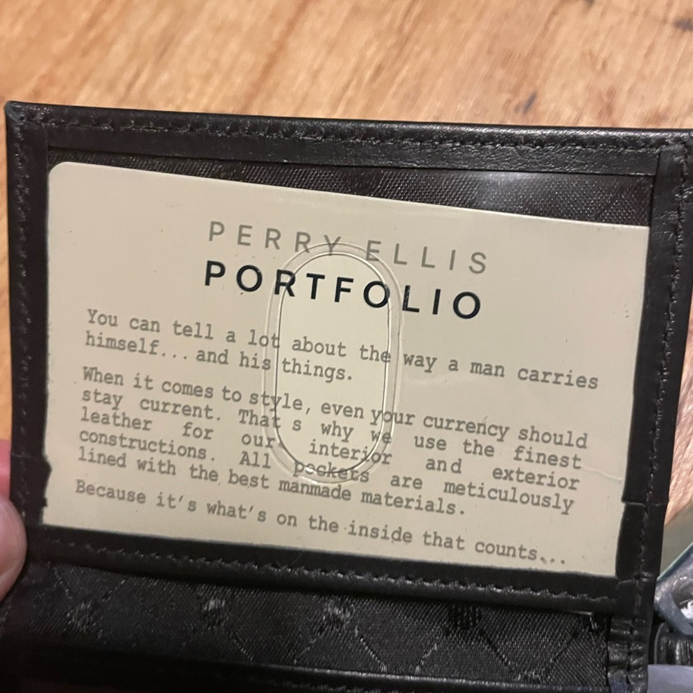 Perry Ellis wallet - Picture 3 of 5
